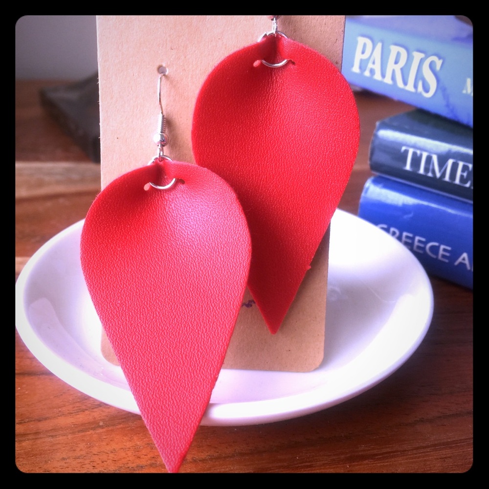 ⭐️ 5/$25 SALE ⭐️ Red Teardrop Earrings!!!